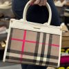 תיק burberry בינוני